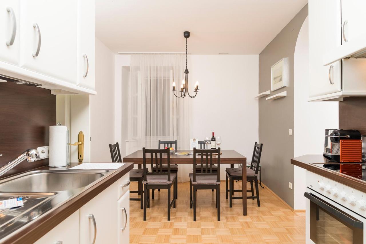 Stephansdom Premium Apartments Wina Bagian luar foto