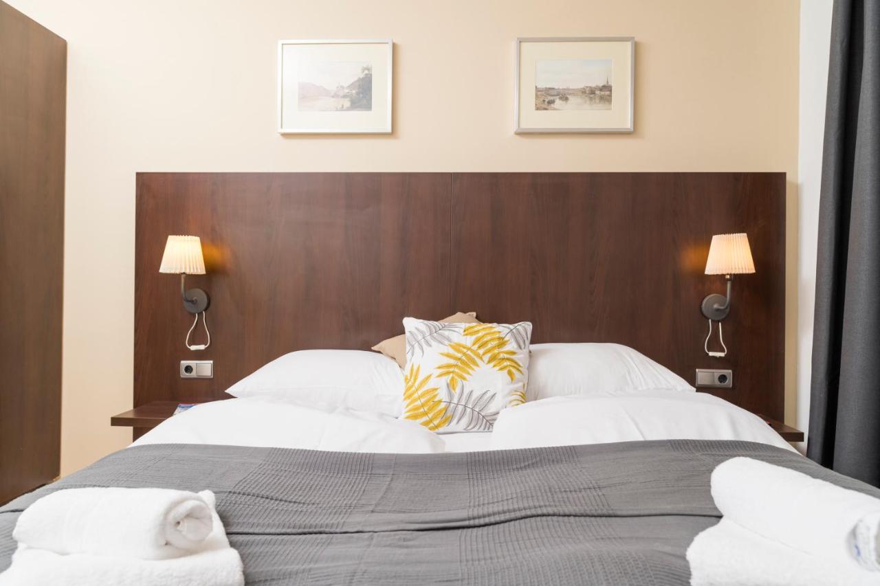 Stephansdom Premium Apartments Wina Bagian luar foto