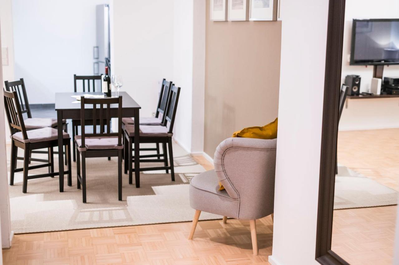 Stephansdom Premium Apartments Wina Bagian luar foto