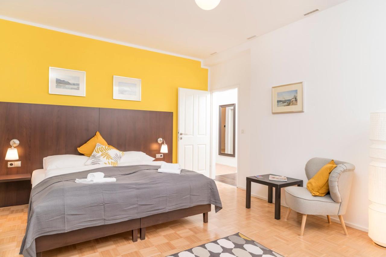 Stephansdom Premium Apartments Wina Bagian luar foto
